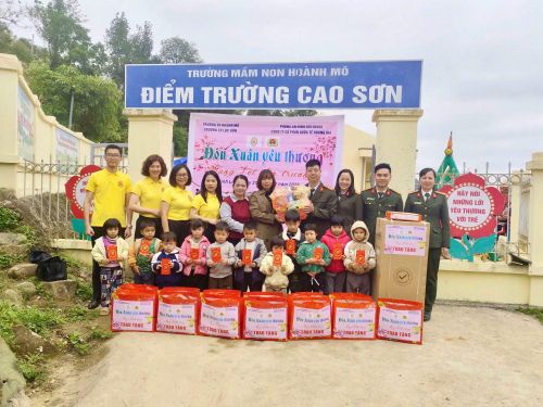 Phòng An ninh đối ngoại chủ trì chương trình tình nguyện " đón Xuân yêu thương, mang tết đến trường" 2026, tặng quà các điểm trường mầm non tại xã Hoành Mô, Quảng Ninh.