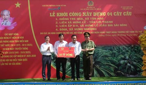 Thiếu tướng Đinh Văn Nơi, Cục trưởng Cục An ninh chính trị nội bộ tại Lễ khởi công xây dựng 4 cây cầu tại tỉnh Bến Tre, năm 2025.