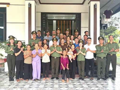 Những việc làm bình dị nhưng giàu ý nghĩa nhân văn của Phòng Quản lý xuất nhập cảnh, góp phần lan tỏa đạo lý "Uống nước nhớ nguồn", bồi đắp niềm tin và trách nhiệm của các chiến sĩ Công an đối với các thế hệ cha anh và mai sau.
