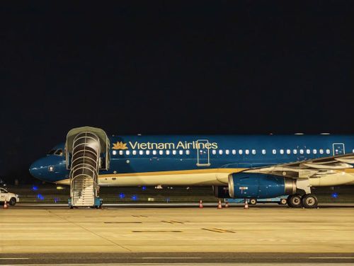 Khu vực máy bay hạ cánh chở đoàn cứu nạn, cứu hộ Việt Nam từ Venezuela trở về.