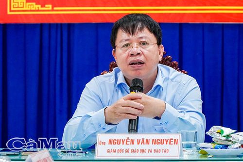  Ông Nguyễn Văn Nguyên, Giám đốc Sở Giáo dục và Đào tạo, Khối trưởng Khối thi đua 2, phát biểu tại hội nghị.