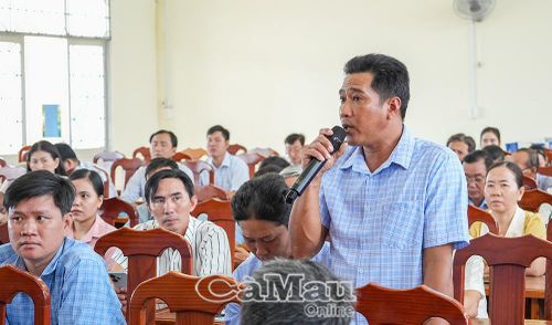Cử tri Nguyễn Văn Hài, ấp Hương Mai, kiến nghị tỉnh quan tâm đầu tư, nâng cấp hệ thống lộ giao thông nông thôn phục vụ nhu cầu đi lại và vận chuyển hàng hóa của người dân.