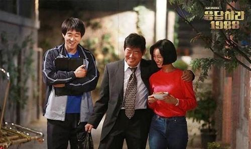 Reply 1988 không chỉ kể về thanh xuân, mà còn khiến người xem thấu hiểu hơn tình yêu vụng về của những bậc cha mẹ. (Nguồn: Internet)