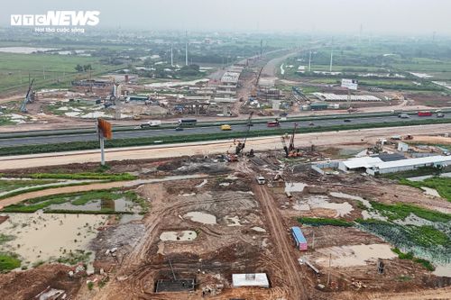 Theo phương án nghiên cứu, đoạn từ nút giao Pháp Vân đến Km182+400 dài khoảng 1,5km sẽ được xây dựng cầu cạn 6 làn xe tại khu vực dải phân cách giữa tuyến hiện hữu.