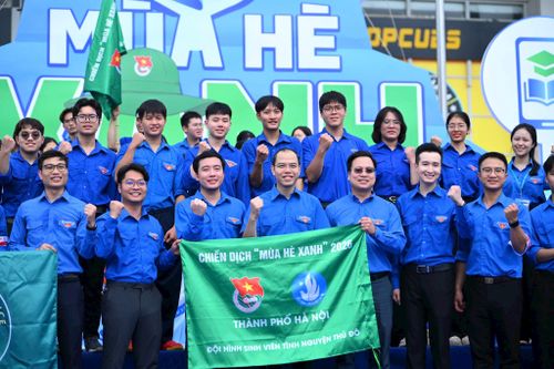 Thường trực Thành đoàn cùng các tình nguyện viên Chiến dịch tình nguyện "Mùa hè xanh" 2026. Ảnh: Bảo Lâm