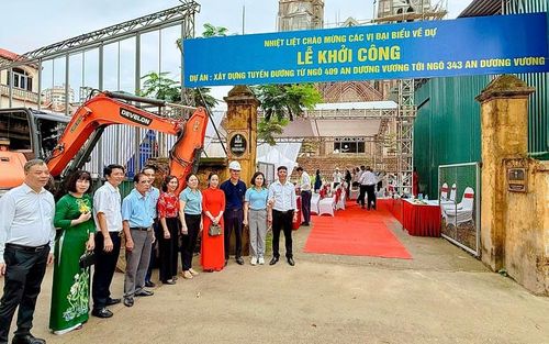 Tuyến đường kết nối từ ngõ 409 đến ngõ 343 An Dương Vương vừa được khởi công. Ảnh: Hữu Vượng