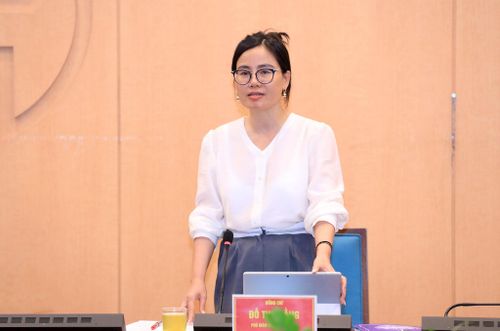Phó Giám đốc Sở Tài chính Hà Nội Đỗ Thu Hằng phát biểu tại họp báo. Ảnh: Đình Hiệp