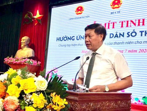 Thứ trưởng Bộ Y tế Đỗ Xuân Tuyên phát biểu tại lễ hưởng ứng. Ảnh: UNFPA