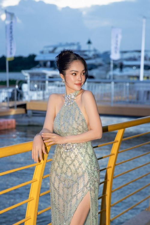 Sắc vóc nuột nà của "bà mẹ 2 con" Dương Cẩm Lynh ở tuổi 45. Có thể nói, 3 năm sau biến cố nợ nần, nữ diễn viên đã phần nào vượt qua và đang ổn định cuộc sống.