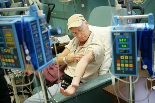 Một trong những khía cạnh nhức nhối nhất được báo cáo thẳng thắn nhìn nhận chính là sự bất bình đẳng sâu sắc và ngày càng phân hóa rõ rệt trong công tác phòng chống ung thư. Ảnh: Getty Images for Fight Colorectal Cancer