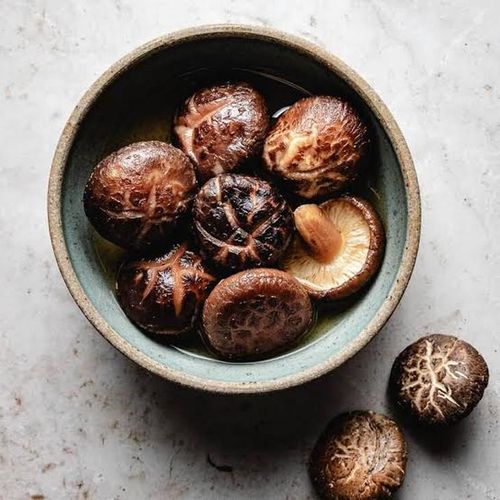 Nấm hương vị ngọt, tính bình, không độc, có nhiều công dụng với sức khỏe.