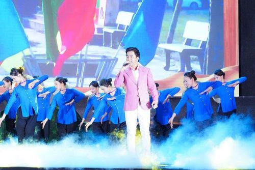 Chương trình nghệ thuật "Bãi Dừa - Khúc tráng ca bất tử" tại lễ tri ân.