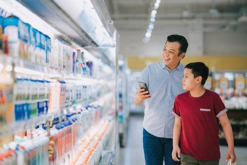 Hiểu chưa đúng về giá trị dinh dưỡng của từng loại sữa có thể vô tình khiến trẻ thiếu hụt những dưỡng chất cần thiết cho quá trình phát triển.. Ảnh minh họa.