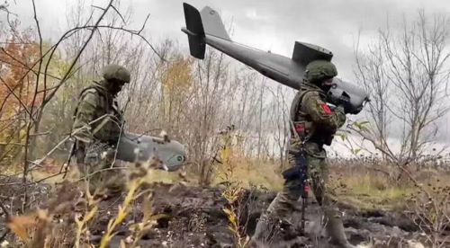 Nga đồng thời triển khai các UAV tự hành mới như UAV tấn công Molniya, sử dụng hệ thống bám địa hình và máy tính tích hợp thay cho điều khiển vô tuyến, giúp tăng khả năng chống gây nhiễu điện tử.