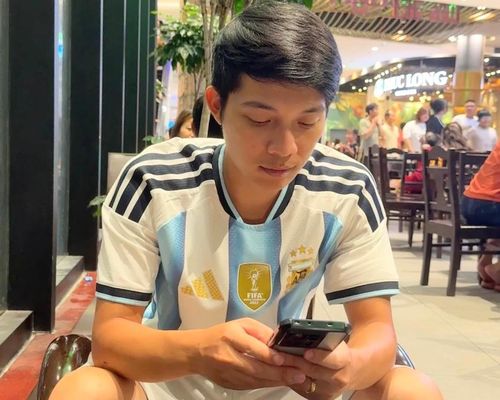  Ngọc Mai mua áo đấu mùa World Cup 2026 làm quà sinh nhật tặng chồng. Ảnh: NVCC.