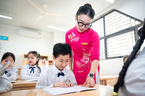 Việc sắp xếp phải đảm bảo giảng dạy của giáo viên, đặc biệt là việc học tập của học sinh vẫn diễn ra bình thường. Ảnh: Đinh Hà.