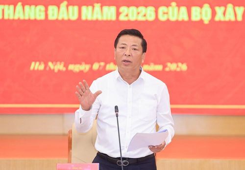 Ông Trần Hồng Minh, Bí thư Đảng ủy, Bộ trưởng Bộ Xây dựng phát biểu tại Hội nghị Ban Chấp hành Đảng bộ Bộ Xây dựng lần thứ năm (mở rộng) và Hội nghị Sơ kết 6 tháng đầu năm 2026 của Bộ Xây dựng. Ảnh: Tạ Hải