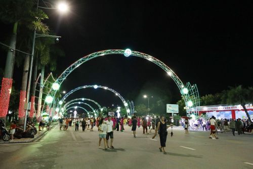 Không gian văn hóa Hùng Vương gồm tuyến đường Hùng Vương, ngã tư Hùng Vương - Đinh Tiên Hoàng - cầu Đông Kinh đến ngã ba Hùng Vương - Dã Tượng. Ảnh: Anh Tuấn – TTXVN