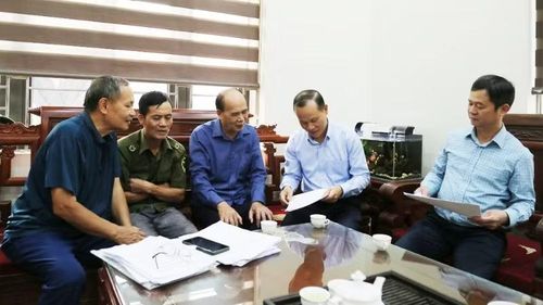 Đồng chí Mai Sơn, Phó Chủ tịch Thường trực Ủy ban nhân dân tỉnh Bắc Ninh kiểm tra công tác lấy ý kiến.