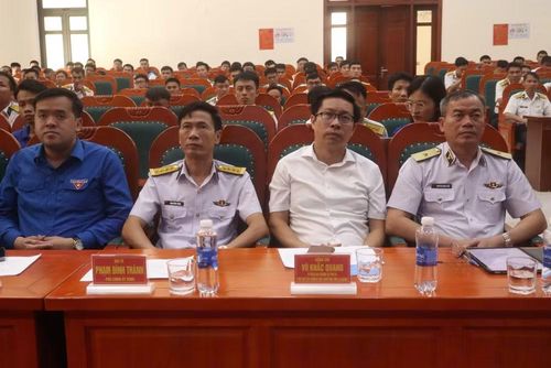 Quang cảnh chương trình “Chiếu trúc biên cương-gửi yêu thương tới Hải đảo” năm 2026.
