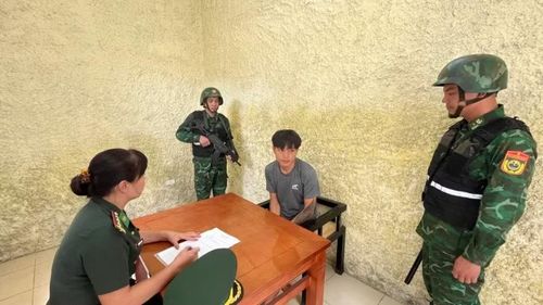 Đối tượng Hạng Seo Dũng làm việc với cơ quan điều tra.