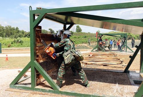  Lực lượng cứu hộ, cứu nạn của các đơn vị tham gia Hội thao cứu hộ-cứu nạn toàn quân năm 2025. Ảnh: ĐỨC HIẾU