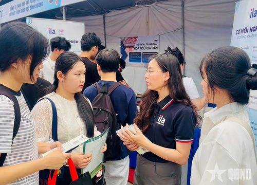 Thông qua ngày hội việc làm, các doanh nghiệp tư vấn đến sinh viên, lao động trẻ về xu hướng thị trường lao động, yêu cầu nghề nghiệp trong bối cảnh mới. 