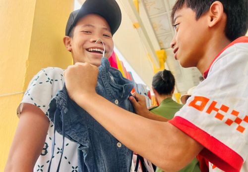 Nhiều vui của các em nhỏ khi được tham gia hoạt động "Gian hàng 0 đồng" đầy ý nghĩa.