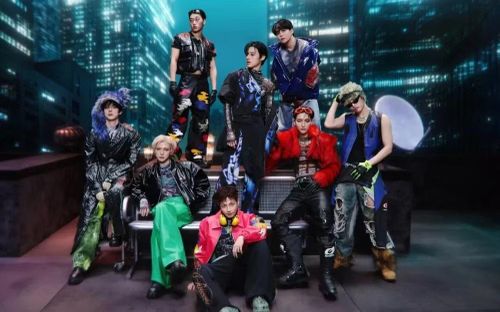 ATEEZ vừa giành được vị trí số 1 lần thứ ba trên bảng xếp hạng "Billboard 200", đứng đầu bảng xếp hạng Mỹ với sản phẩm âm nhạc mới nhất, 'GOLDEN HOUR: Part.5'. ATEEZ đã không ngừng mở rộng tầm ảnh hưởng toàn cầu thông qua các chuyến lưu diễn vòng quanh thế giới. Năm 2024, nhóm đã làm nên lịch sử khi trở thành nhóm nhạc nam K-pop đầu tiên biểu diễn tại "Coachella". Hiện tại, nhóm đang quảng bá ca khúc chủ đề "BAD" và sẽ gặp gỡ người hâm mộ tại fanmeeting "ATINY'S VOYAGE: TEENY MYSTERY", được tổ chức từ ngày 17 đến 19/7, tại Nhà thi đấu Hwajeong, thuộc Đại học Hàn Quốc, Seoul.