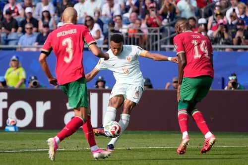 Kylian Mbappé ghi bàn mở tỷ số.
