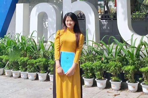 Cô sinh viên Xeo Thị Hoa tại Trường Đại học Vinh.