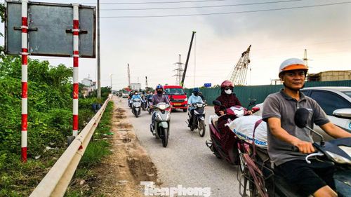 Nhiều năm qua, cầu Mai Lĩnh thường xuyên xảy ra ùn tắc, đặc biệt vào giờ cao điểm khi lưu lượng phương tiện qua khu vực ngày càng tăng.