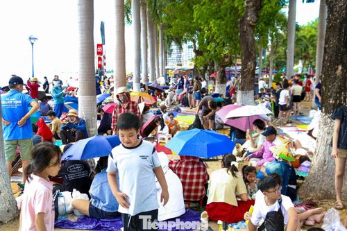  Với chủ đề “Những chân trời kết nối”, đêm chung kết Lễ hội pháo hoa quốc tế Đà Nẵng là màn tranh tài của hai đội xuất sắc Trung Quốc và Bồ Đào Nha. 