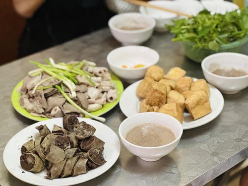 Ăn trưa quá sớm hay quá muộn đều không tốt cho cơ thể. Ảnh: Ban Mai
