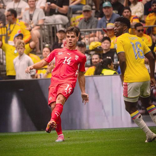 Jashari có thể được sử dụng để phá mối liên kết giữa Messi và De Paul. Ảnh: Nati