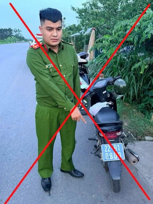  Nguyễn Bá Nghĩa đặt mua trang phục CAND trên mạng, cùng phương tiện có biển số giả. Ảnh: CAPT.
