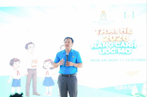 Đồng chí Cao Nguyên Hùng - Phó Chủ tịch Liên đoàn Lao động tỉnh phát biểu tại chương trình. Ảnh: TL