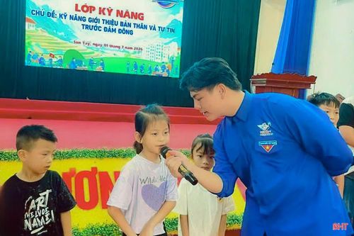 Còn tại xã Sơn Tây, các hoạt động hè cũng diễn ra sôi nổi với sự chung tay của tổ chức Đoàn và các CLB trên địa bàn. Nhiều lớp kỹ năng sống, kỹ năng mềm, kỹ năng nhảy, múa hát, học bơi, phòng, chống đuối nước, hội họa, võ thuật được mở để phục vụ các em nhỏ.
