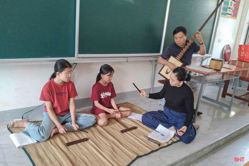 Những CLB hè năm nay được tổ chức linh hoạt, phù hợp với điều kiện từng địa phương, thu hút đông đảo thiếu nhi tham gia.
