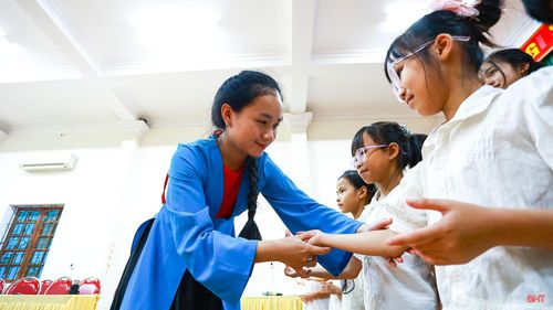 Với mong muốn lan tỏa tình yêu ấy đến thế hệ trẻ, tôi tham gia trợ giảng tại Câu lạc bộ Dân ca Ví, Giặm trẻ Hà Tĩnh.