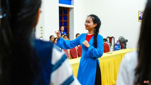 Với tôi, những buổi dạy dân ca không chỉ là một công việc, mà còn là khoảng thời gian tôi được sống với niềm đam mê, được tìm thấy sự cân bằng sau những ngày học tập và thực tập bận rộn.