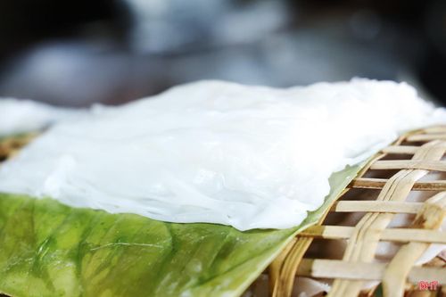Qua năm tháng, bánh đa, bánh mướt chợ Cầu vẫn vẹn nguyên hương vị mộc mạc của hạt gạo quê, được những người làm nghề lặng lẽ gìn giữ. Để mỗi lần ghé phường Sông Trí, thưởng thức chiếc bánh đa nóng hổi vừa ra lò, du khách sẽ cảm nhận trọn vẹn những giá trị bình dị, gần gũi và mộc mạc trao truyền qua bao thế hệ.