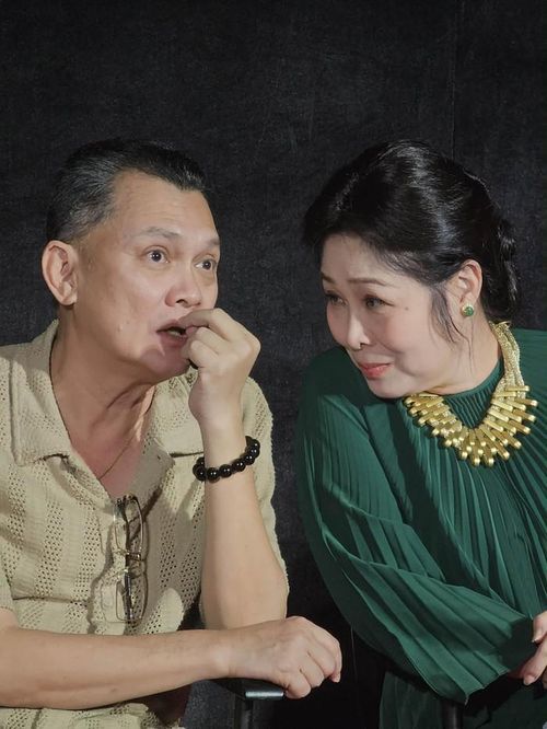 Ở tuổi 60, hạnh phúc của NSƯT Hữu Châu và NSND Hồng Vân đó là vẫn chọn sống cùng nghệ thuật. (Ảnh: FBNV)