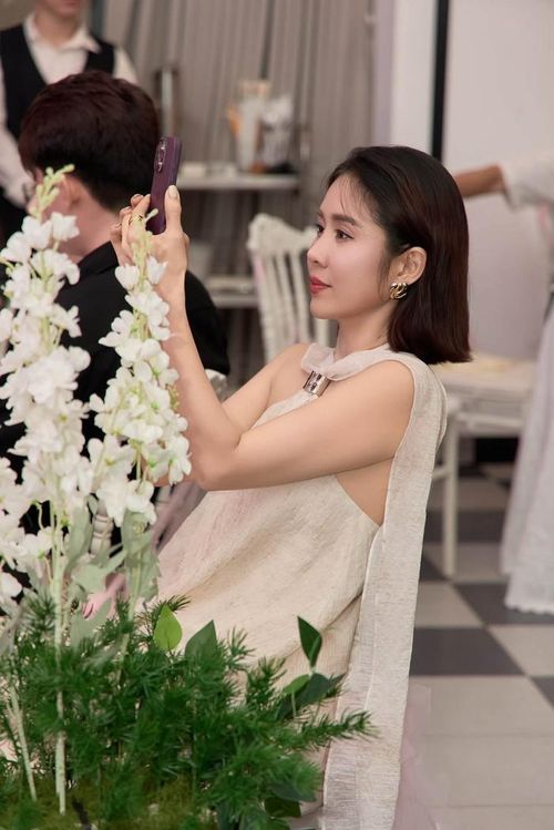 Lê Phương nhận được sự yêu mến của khán giả nhờ tính cách cởi mở, thân thiện. Ảnh: FBNV