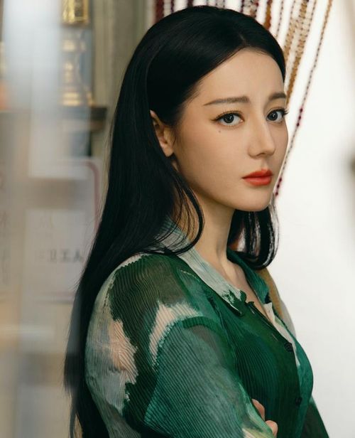 Sự chuẩn bị kỹ lưỡng của Địch Lệ Nhiệt Ba được xem là một trong những chi tiết cho thấy mức độ đầu tư của cô cho lần xuất hiện này.