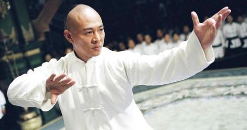 Fearless đánh dấu giai đoạn trưởng thành trong diễn xuất của Lý Liên Kiệt, khi võ thuật được kết hợp với thông điệp về tinh thần thượng võ và lòng nhân ái.