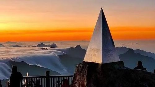 Vẻ đẹp hùng vĩ của đỉnh Fansipan