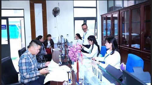 Cán bộ, công chức ý thức được việc triển khai đánh giá KPI là để nâng cao trách nhiệm, chất lượng công việc, phục vụ tốt hơn cho người dân. Ảnh: UBND phường Thành Vinh 