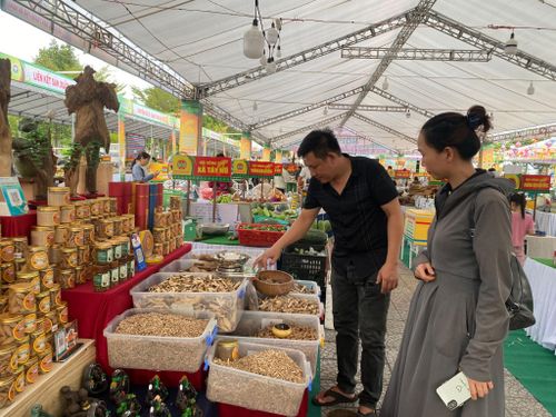 Ngày nay sản phẩm nông sản không chỉ chất lượng mà còn đáp ứng các tiêu chuẩn về xanh, sạch, an toàn. Ảnh: VĨNH LỘC