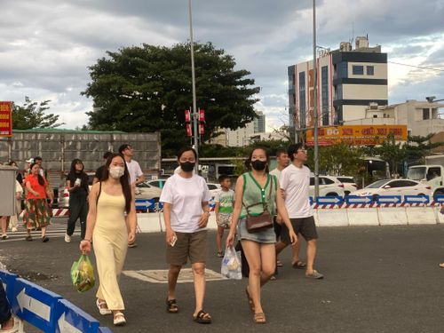 Nhiều người dân, du khách bày tỏ mong chờ, háo hức trước đêm chung kết DIFF 2026. Ảnh: VĨNH LỘC